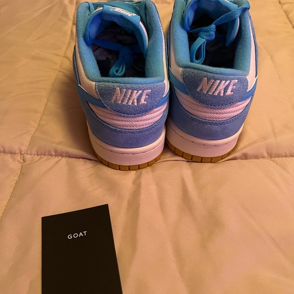 Nike Blue and White Dunks - Picture 4 of 4